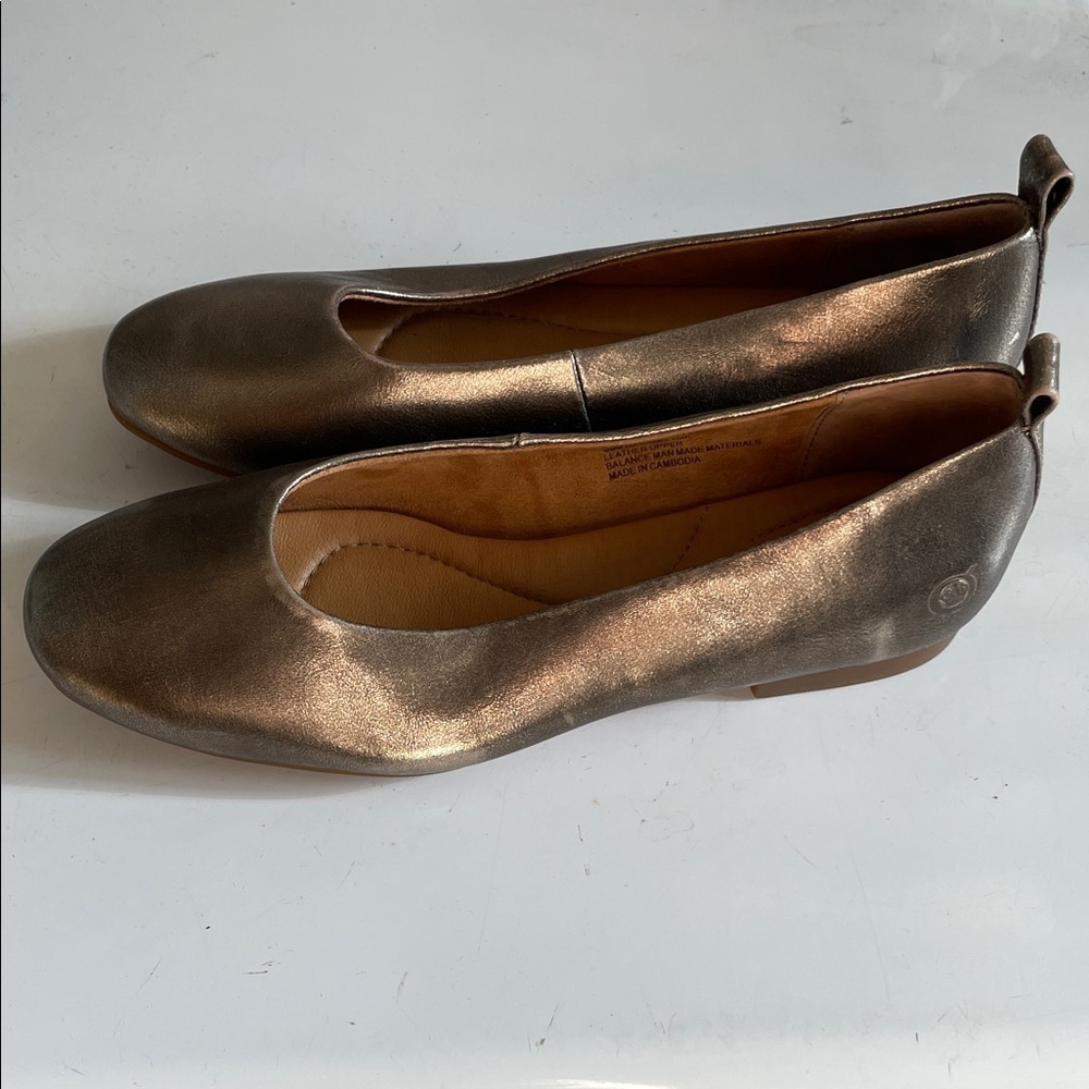 Born Women's Shimmering Gold Leather Flats - Picture 2 of 8